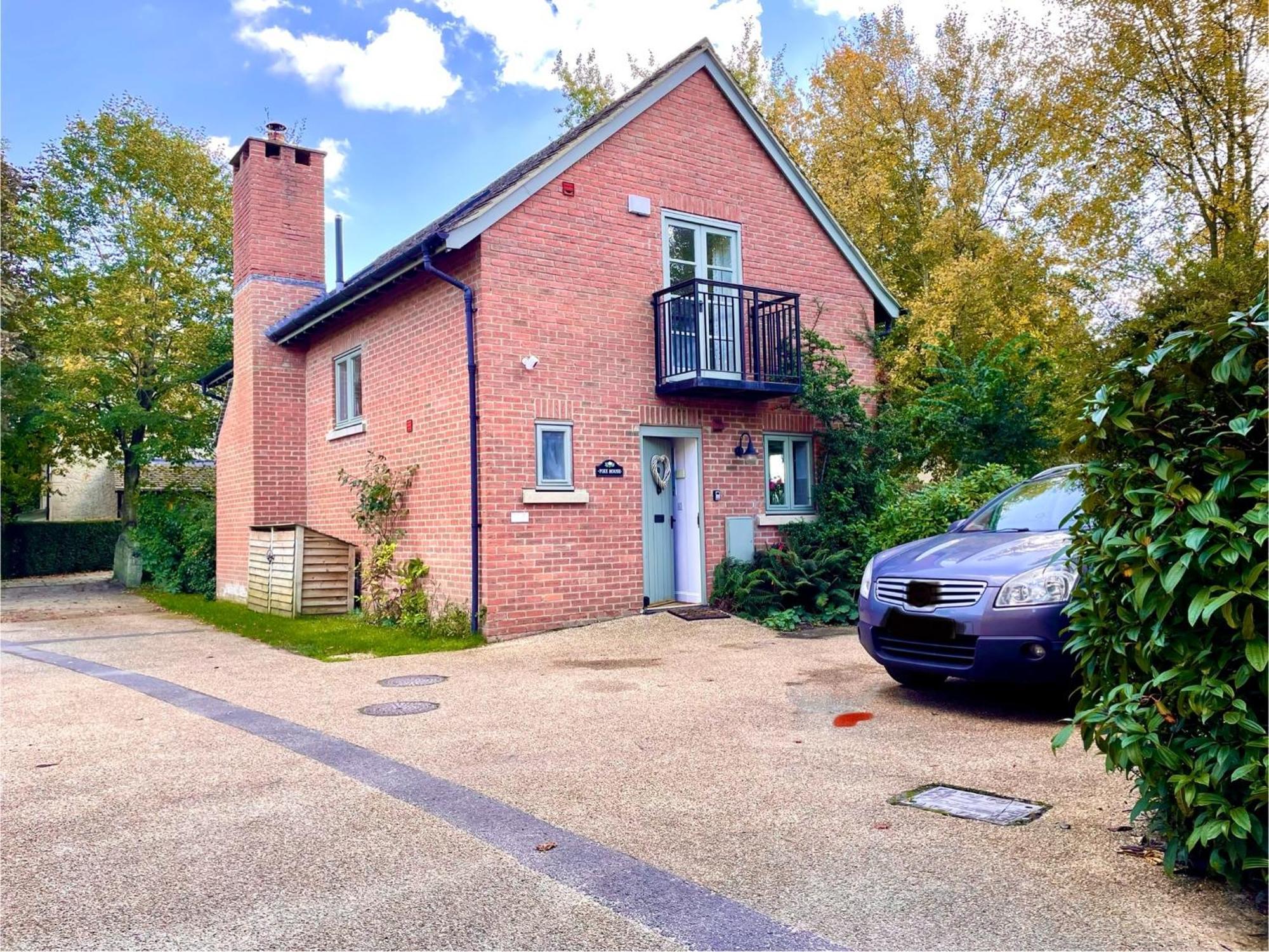 Cosy Cotswold Lodge: Family-Friendly Retreat with Spa and Heated Pools Ashton Keynes Exterior photo